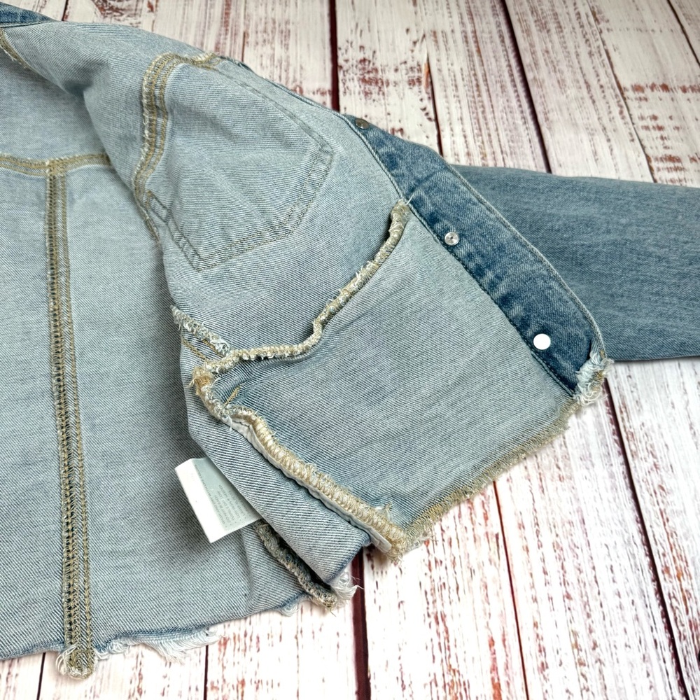 KanCan Women's Frayed Hem Cropped Jean Jacket Size Medium - Picture 4 of 7